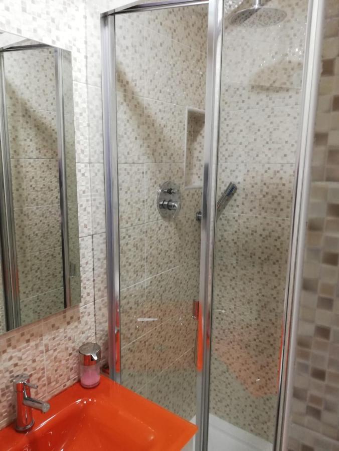 BED&SHOWER Moscavide -Self Check-In Exterior foto