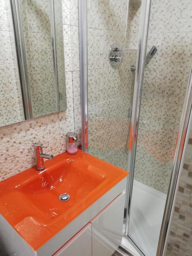 BED&SHOWER Moscavide -Self Check-In Exterior foto